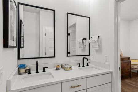 The Warhol - Pet-Friendly Apartment Bentonville Kültér fotó